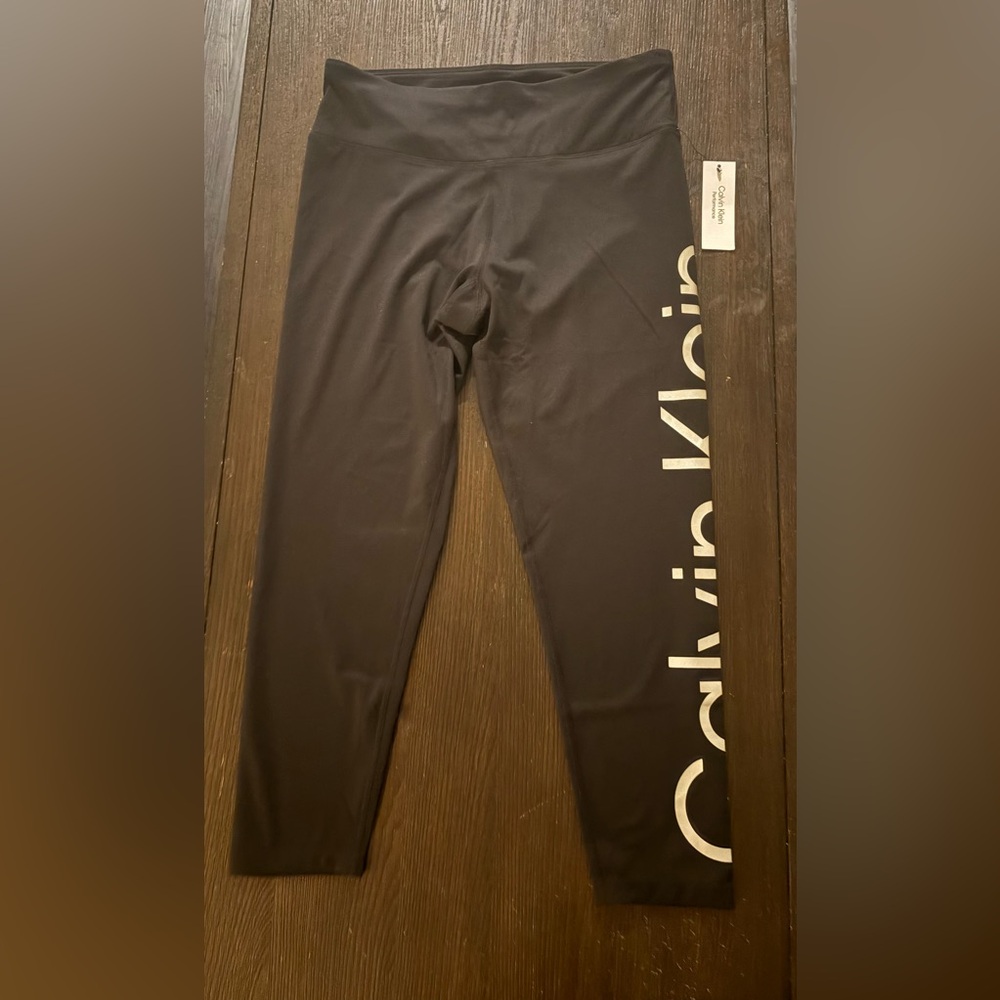 NEW Calvin Klein Black Cropped Athletic Leggings